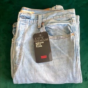 Levi’s- Ribcage Split Flare size 32
